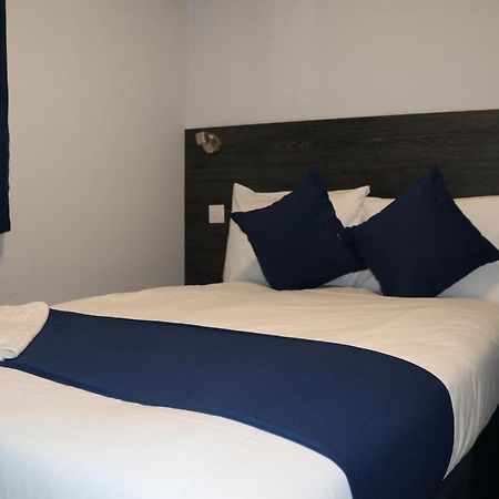 Blue Sapphire Hotel Ілфорд Екстер'єр фото