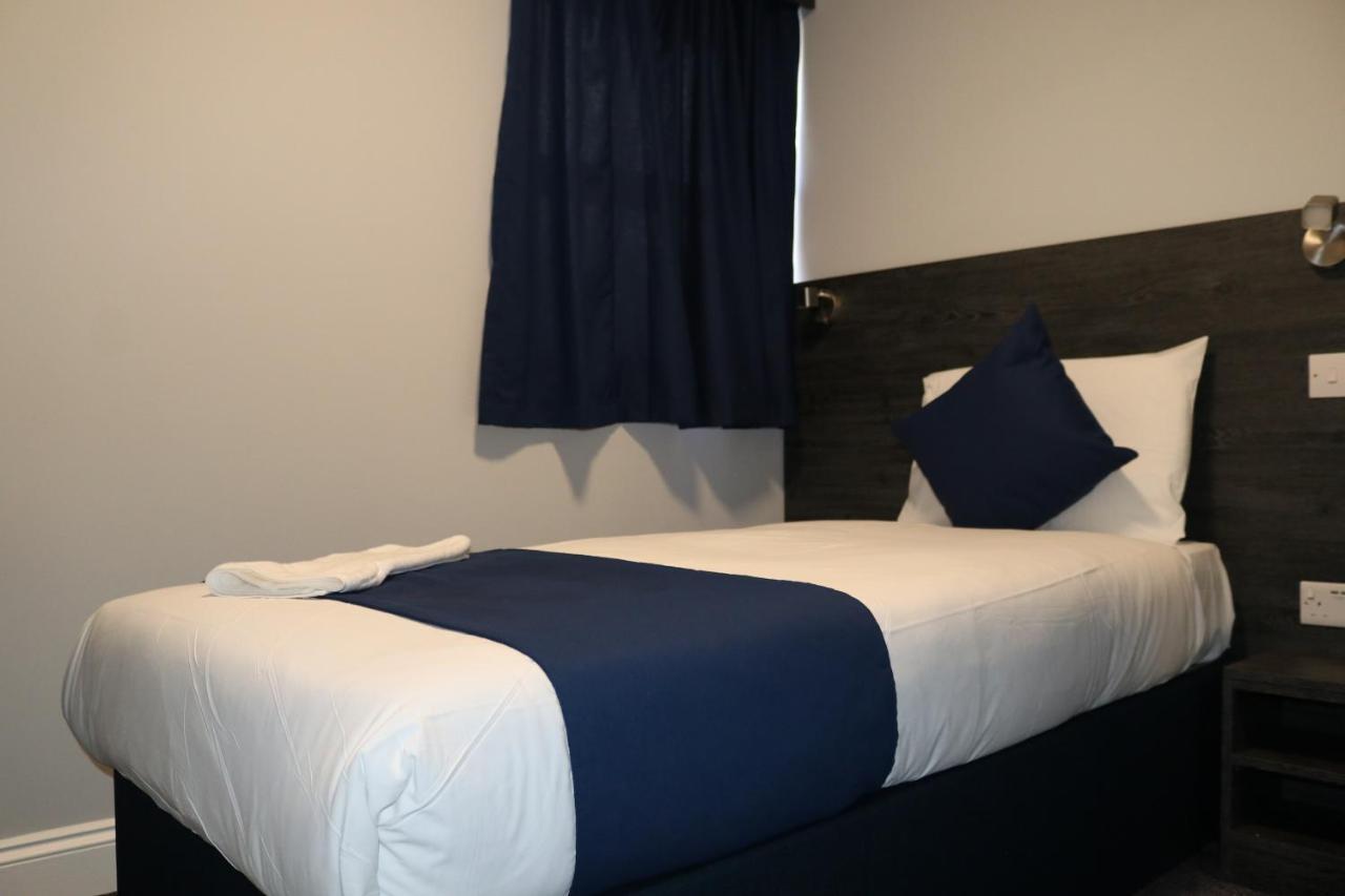 Blue Sapphire Hotel Ілфорд Екстер'єр фото