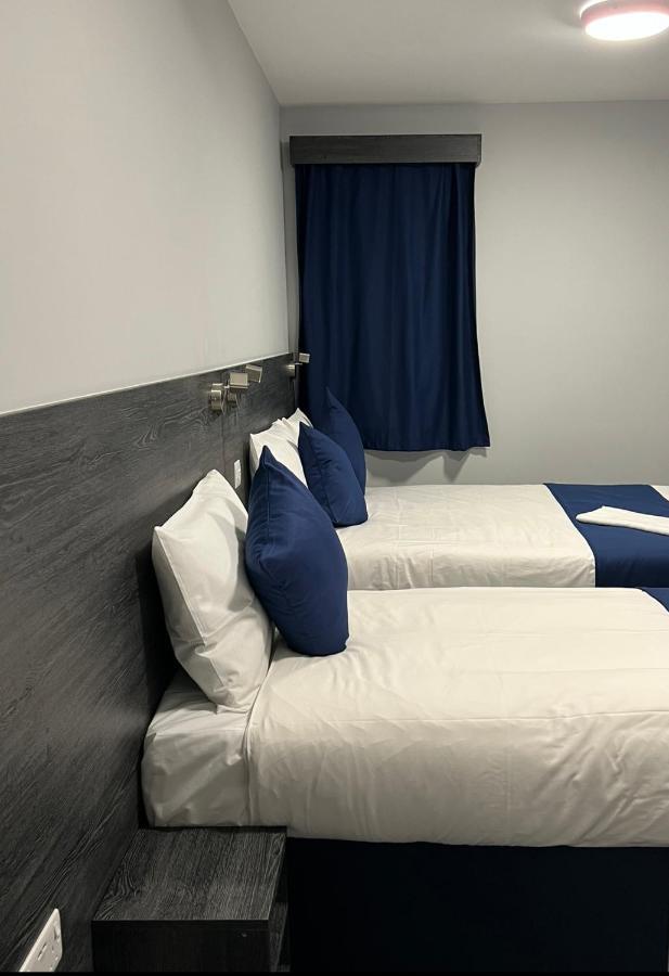 Blue Sapphire Hotel Ілфорд Екстер'єр фото