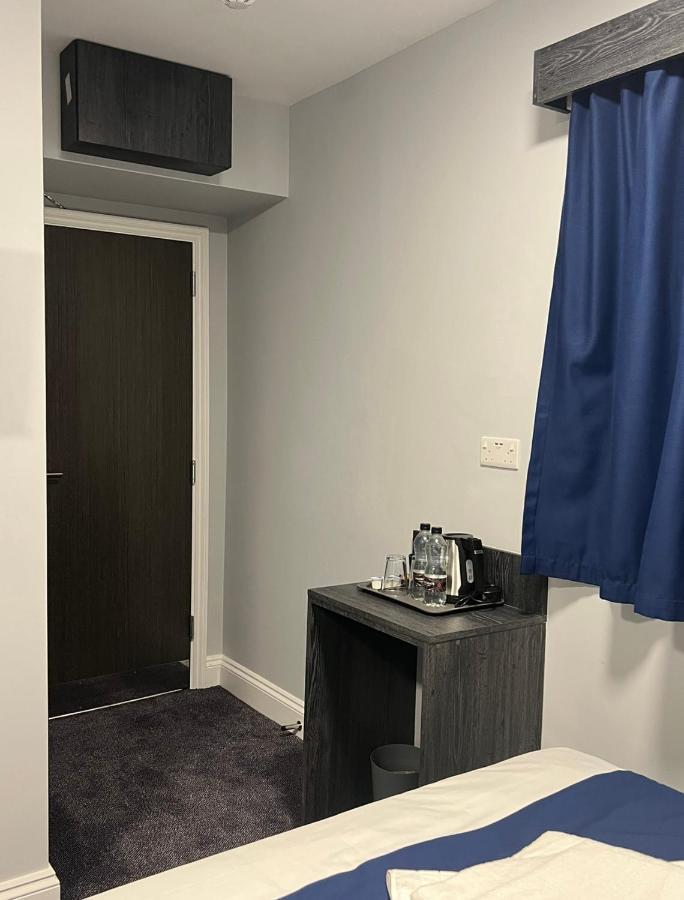 Blue Sapphire Hotel Ілфорд Екстер'єр фото