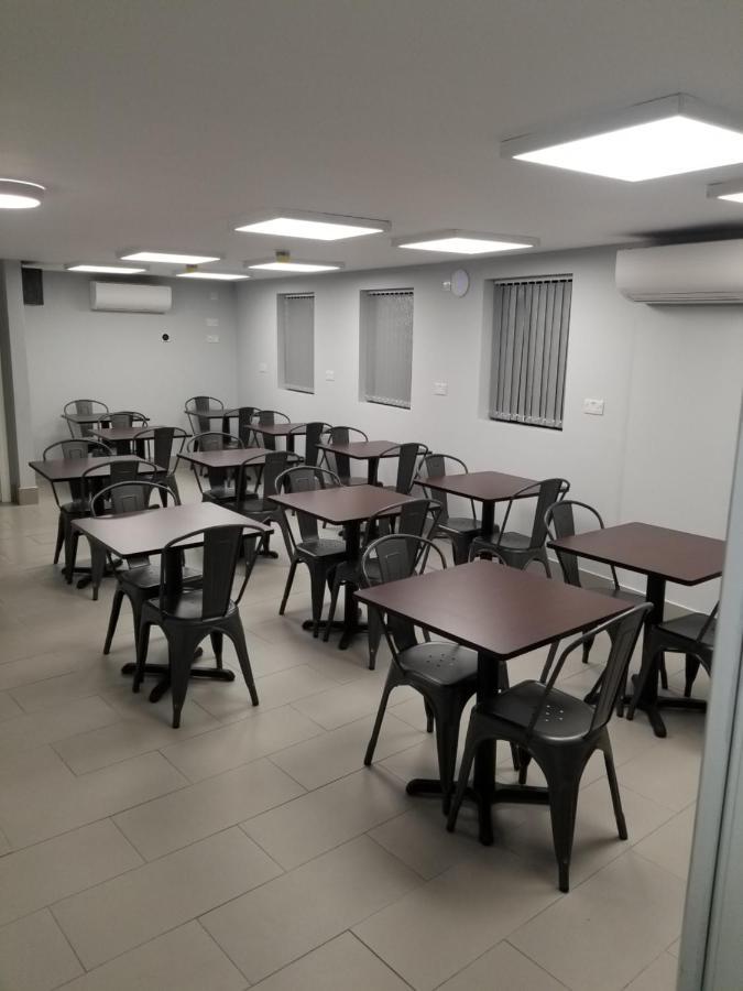 Blue Sapphire Hotel Ілфорд Екстер'єр фото